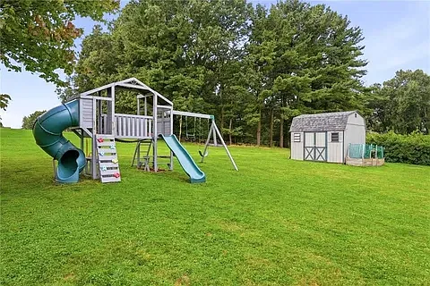 4 bed, 1945 sqft, $2,500 — Photo 4