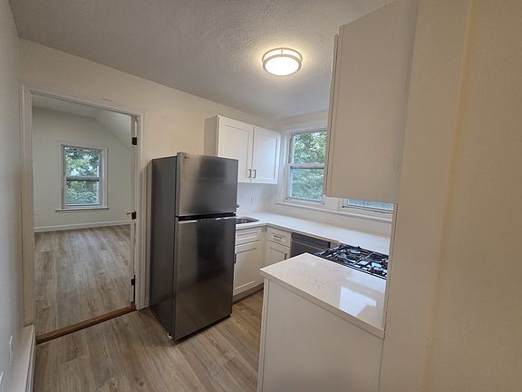 3rd image of 34 Broadway #6