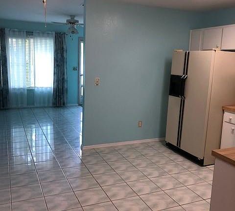 4th image of 692 SW Everett Ct