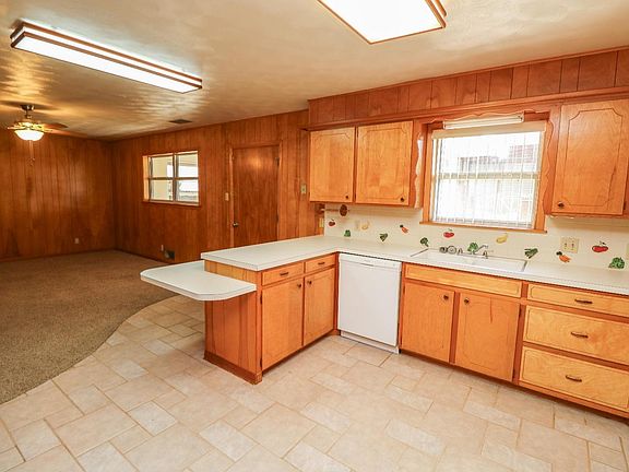 3rd image of 300 E 19th St
