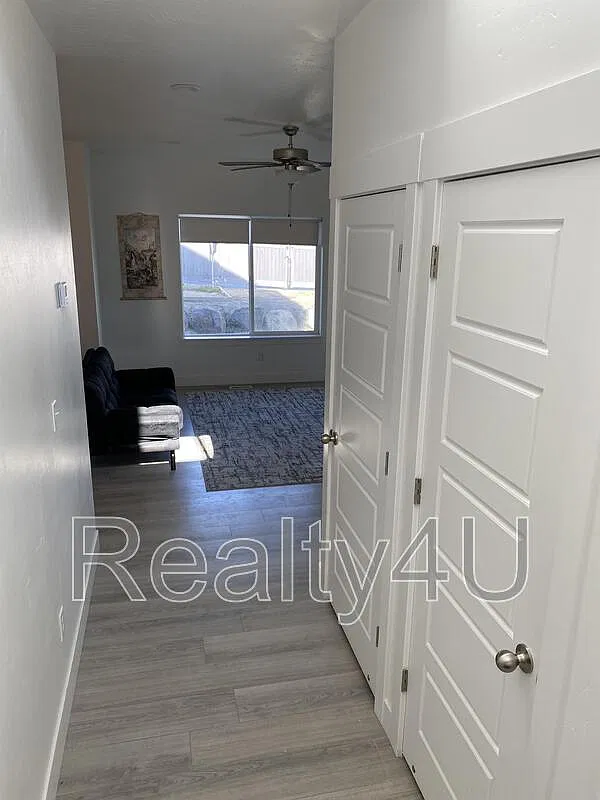 4 bed, 3.5 bath, 2300 sqft, $2,495 — Photo 2