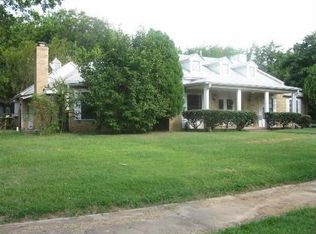 617 S 3rd St, Hugo, OK 74743