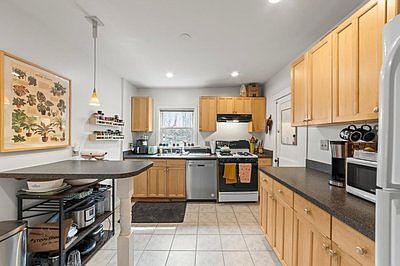 5th image of 38 Dickinson Rd #36
