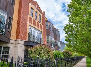 2452 W Fletcher St, Chicago, IL 60618