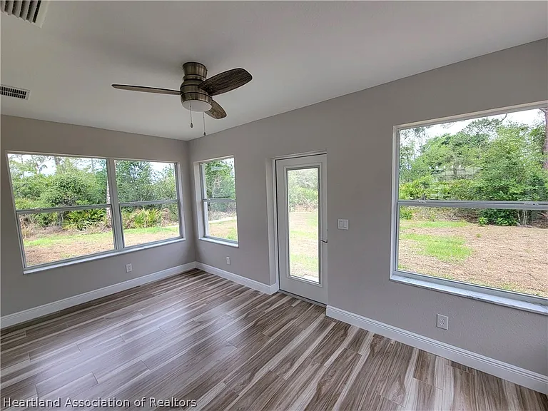 4410 Lake Haven Blvd — Photo 10