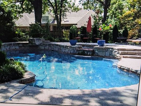 Lagoon Pool & Spa-Waterfall