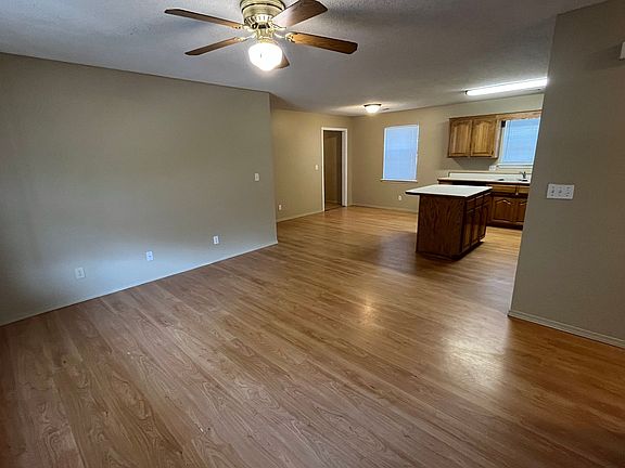 2nd image of 406 Shadow Dr