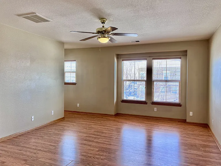 1121 S Richfield St — Photo 13