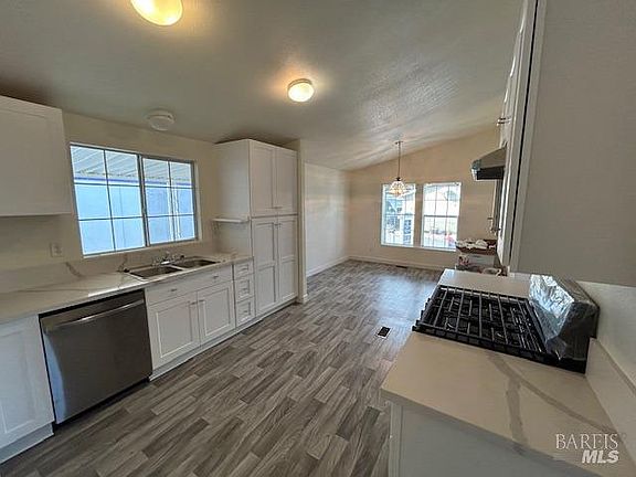 5th image of 343 Acadia Lane