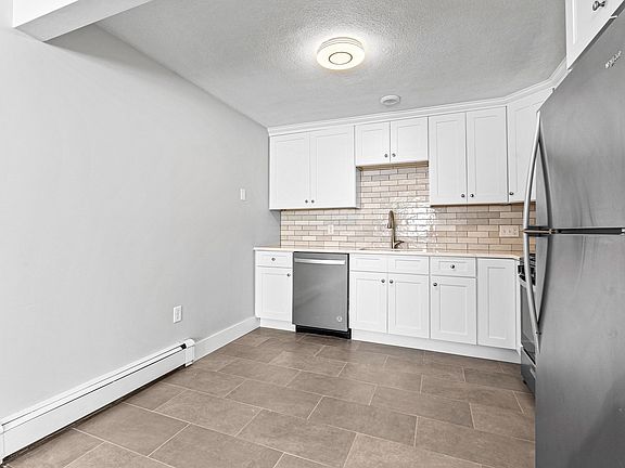 2nd image of 4 Golden Ct APT 7