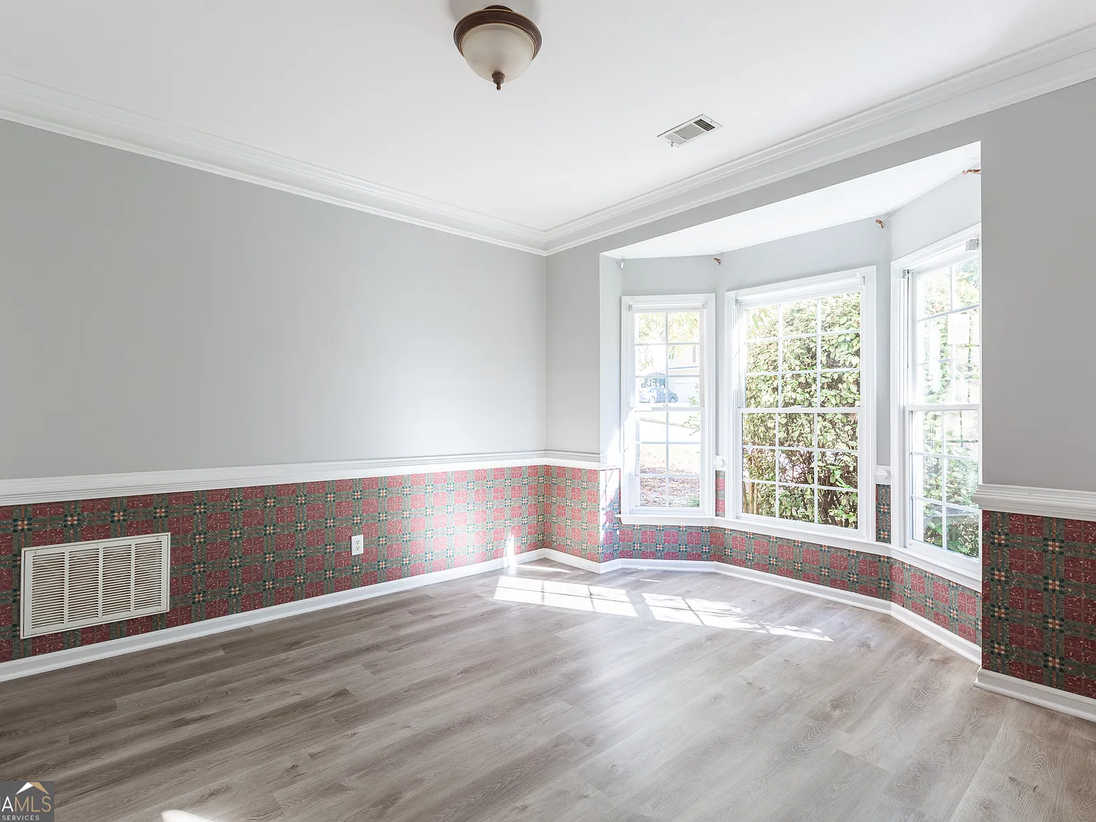 4 bed, 3.0 bath, 2460 sqft, $2,595 — Photo 2