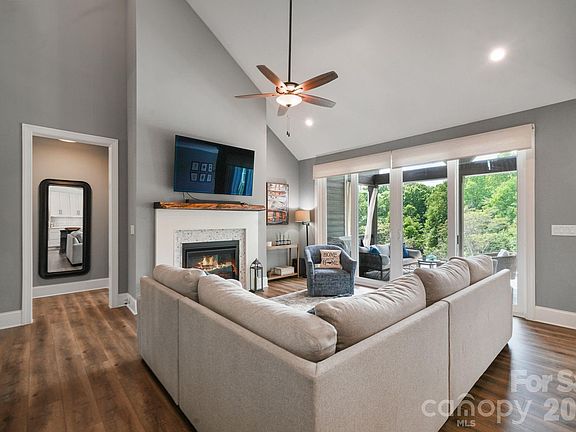 5th image of 176 Hidden Meadows Dr