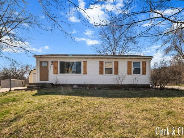 320 Roberta Jayne Dr SE, Lowell, MI 49331