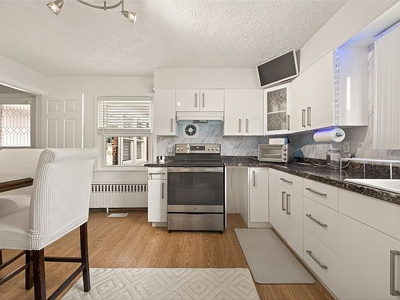 4th image of 126 Wildmere Rd