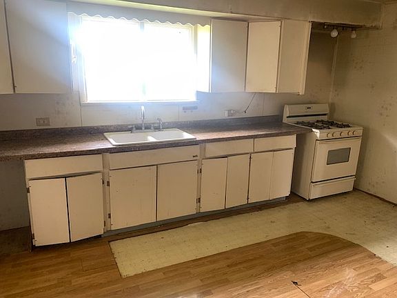 5th image of 103 E 5th St