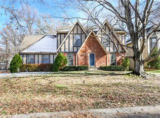 8931 Hall Dr, Lenexa, KS 66219