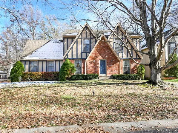 8931 Hall Dr, Lenexa, KS 66219