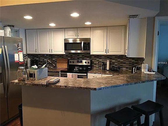 4th image of 638 W Osceola St Floor 2