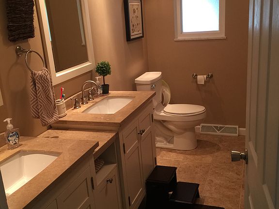 3rd image of 663 Longvue Dr