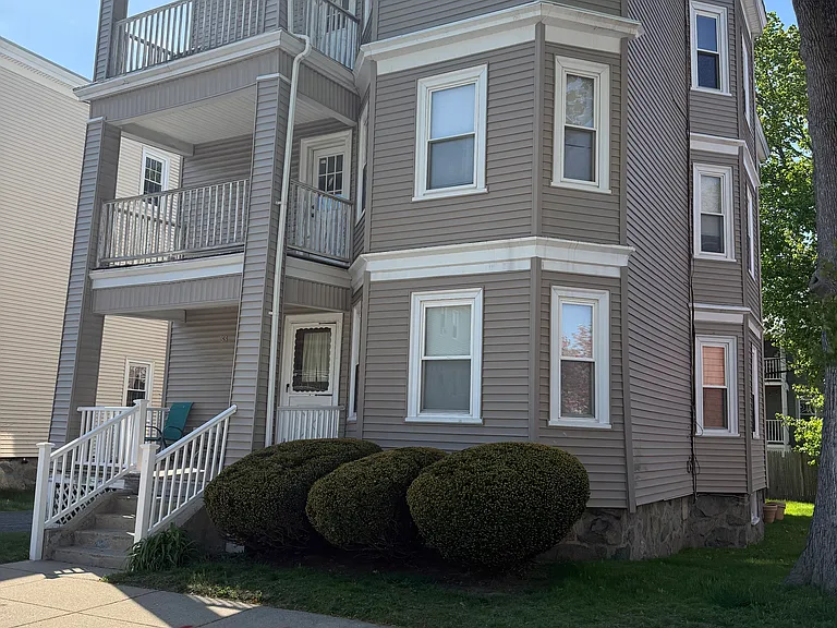 33 Newburg St #3 — Photo 2