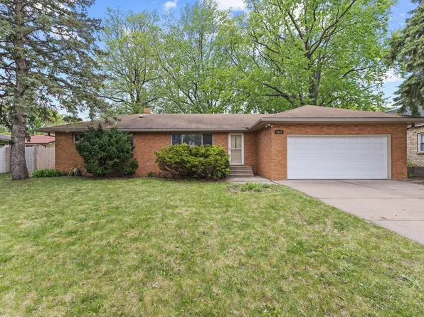 2085 Hamline Ave N, Roseville, MN 55113