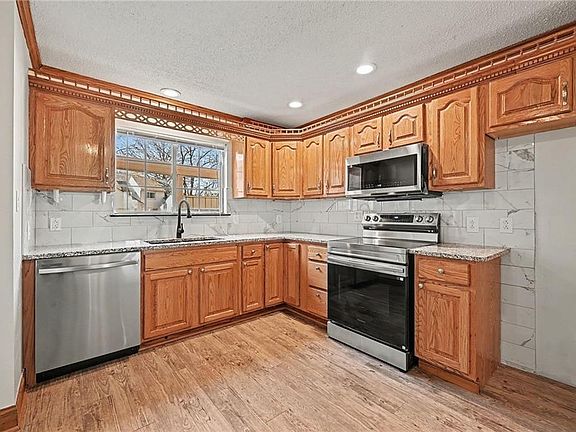 5th image of 2914 NE 59th Pl