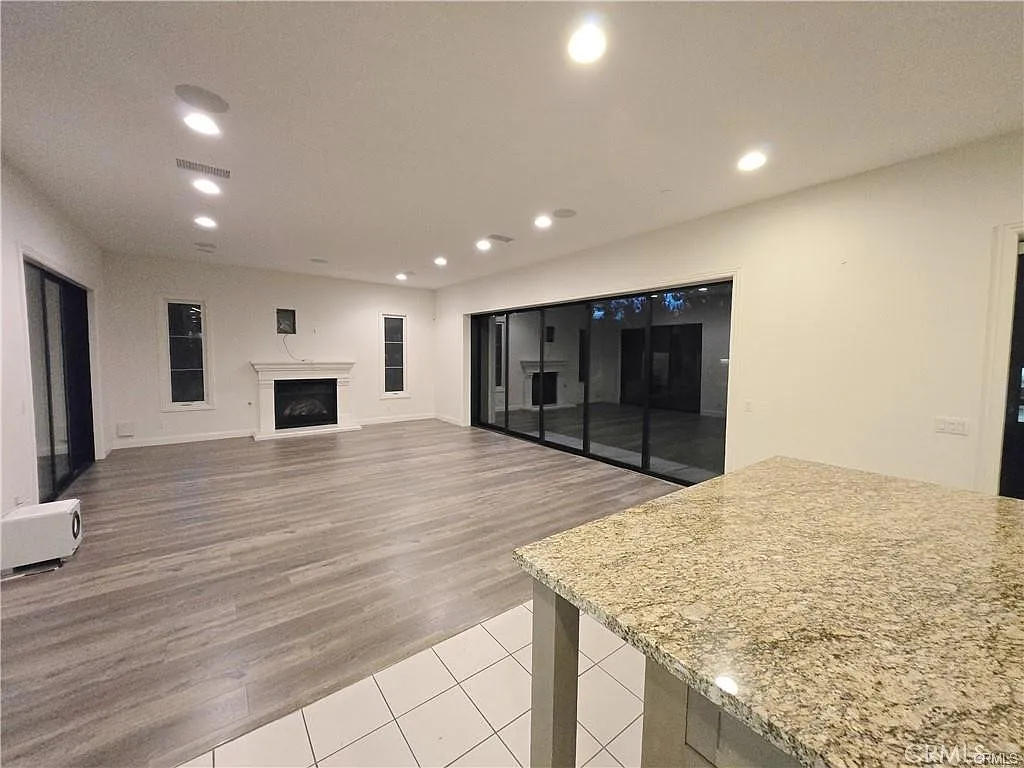 4 bed, 4.5 bath, 4710 sqft, $14,000 — Photo 3