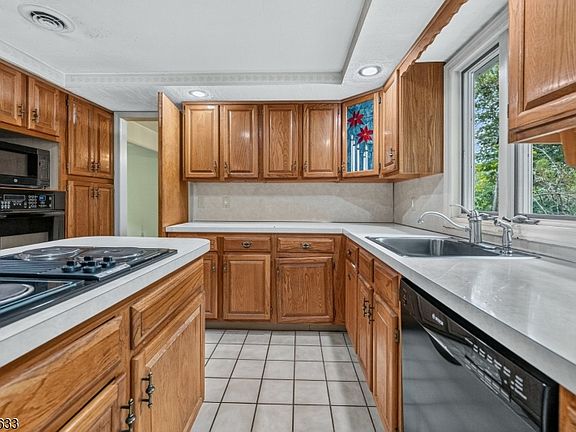 3rd image of 22 Forest Ln