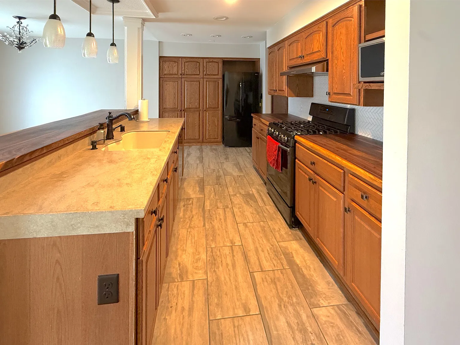3 bed, 2.5 bath, 1420 sqft, $2,800 — Photo 3