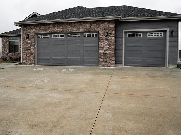 3rd image of 2726 Shoreline Dr W
