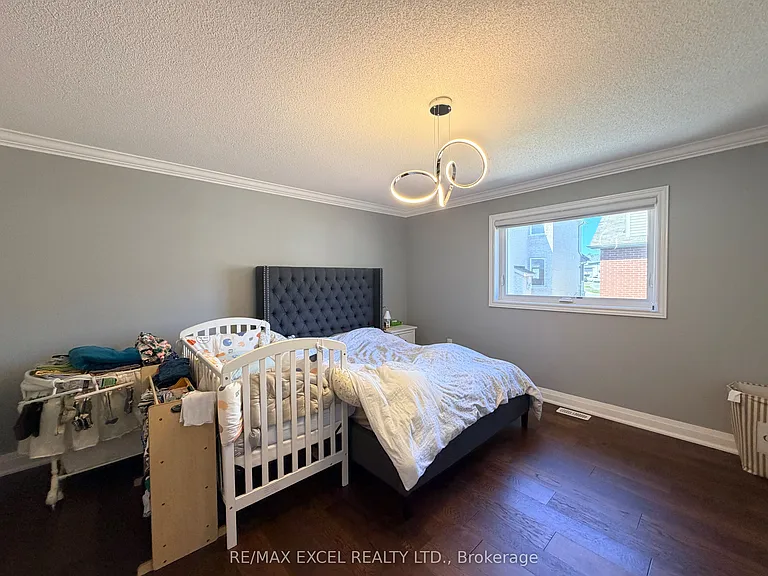 130 Laurendale Ave — Photo 10