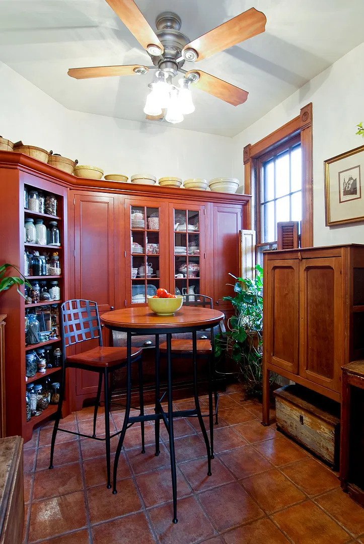 4 bed, 3200 sqft, $7,600 — Photo 4