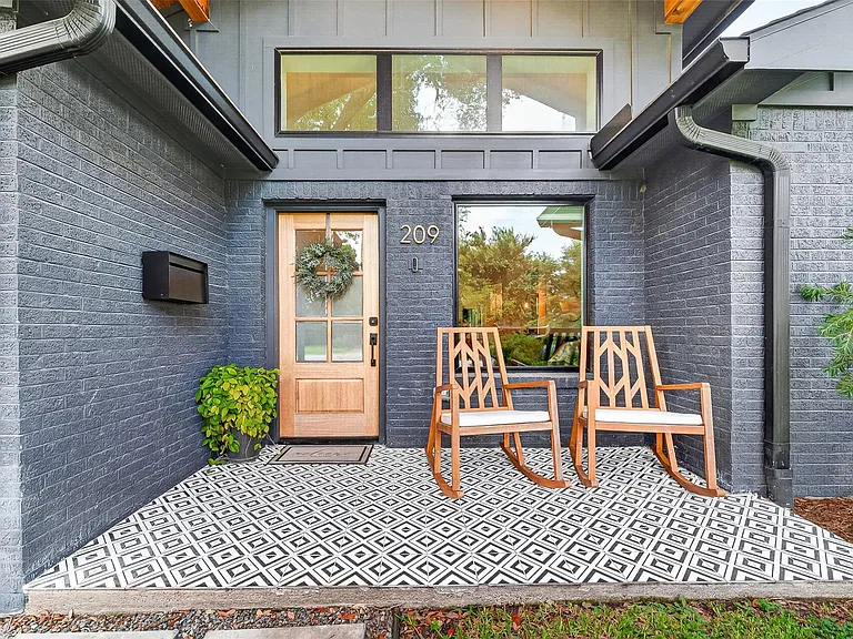 209 Woodard St — Photo 1