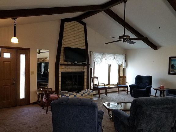 4th image of 579 Parkway Ave
