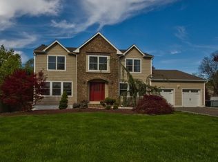 10 Rowena Rd, Manalapan, NJ 07726