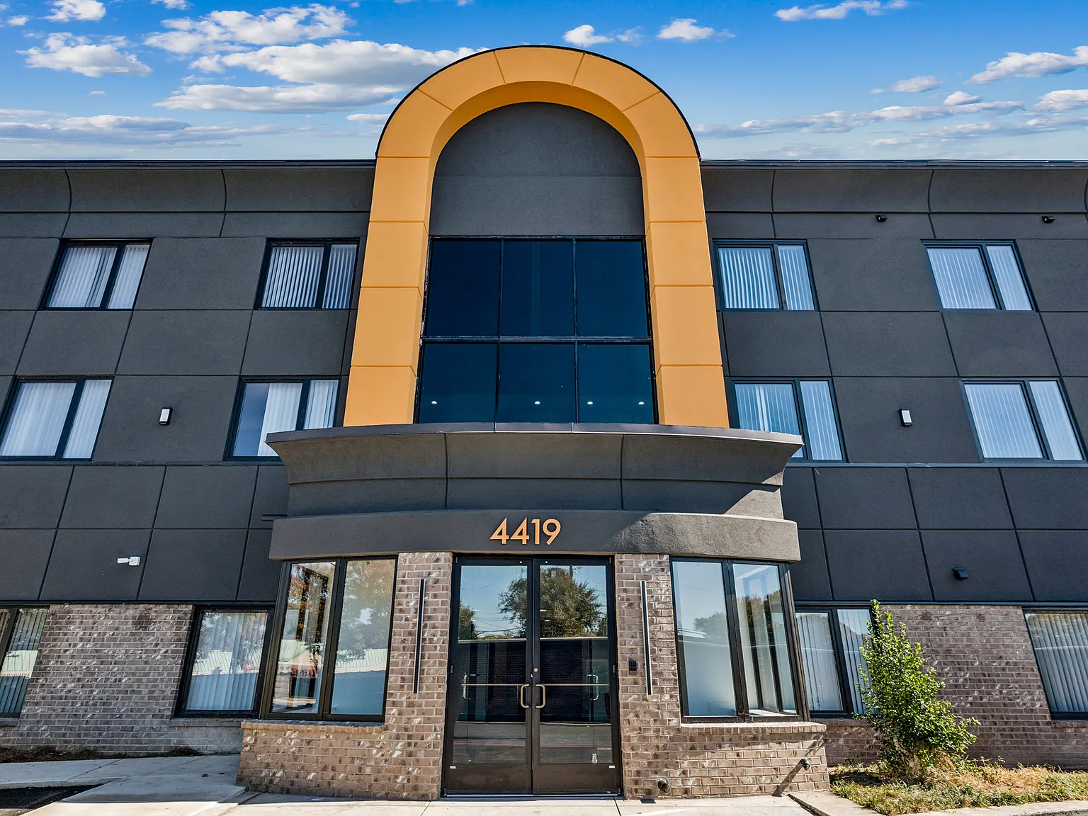 The Tucker Luxury Apartments — Photo 2