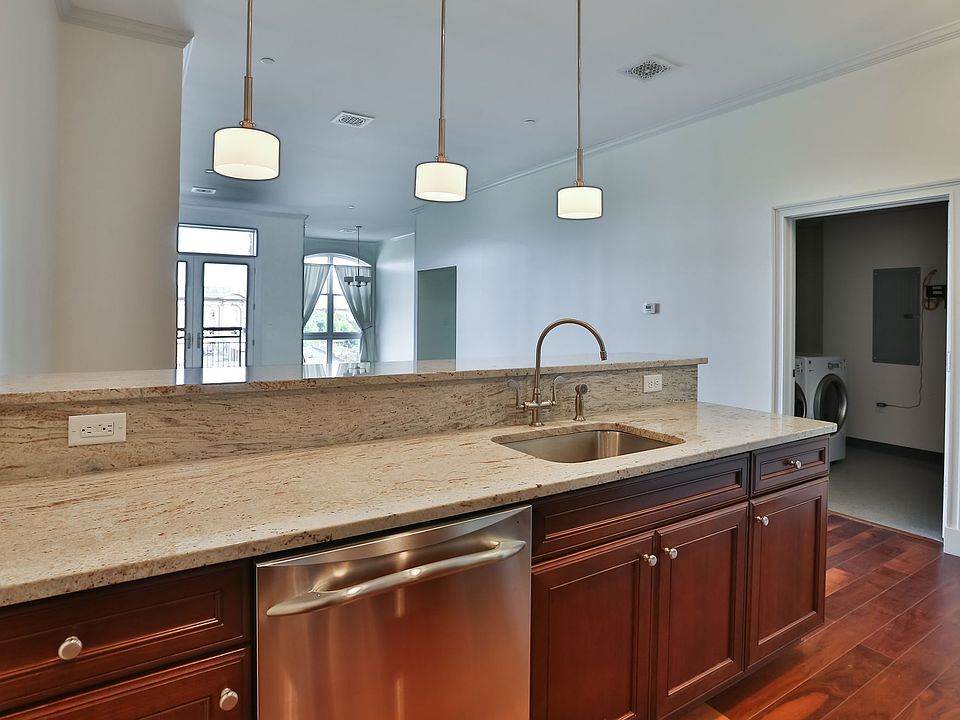 1st image of 422 Broadway #9163700