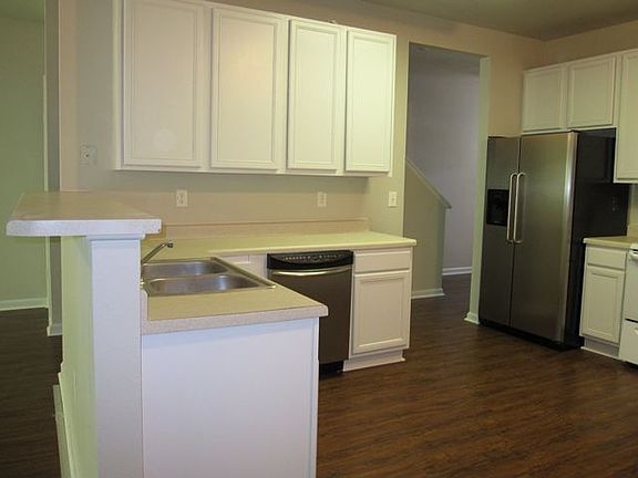 Kitchen and breakfast bar