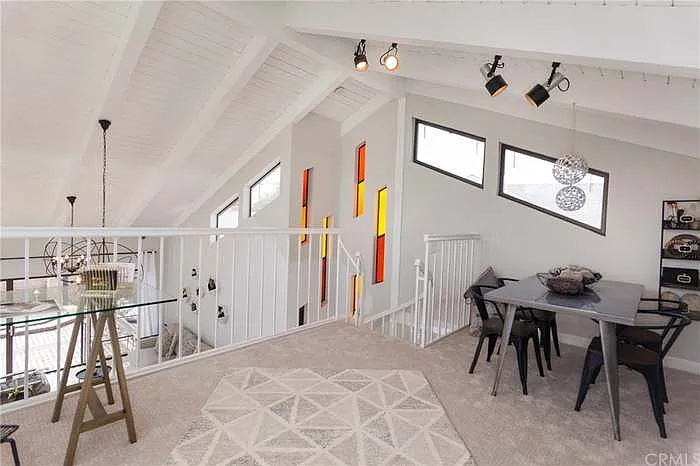 3 bed, 2632 sqft, $6,150 — Photo 3