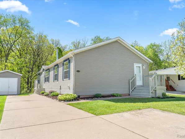 11780 Knollcrest Ct, South Lyon, MI 48178