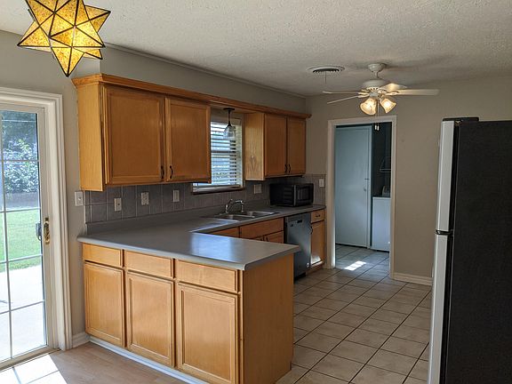 3rd image of 2106 Dakota St