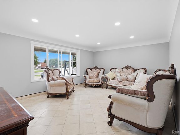 4th image of 18116 Outer Dr