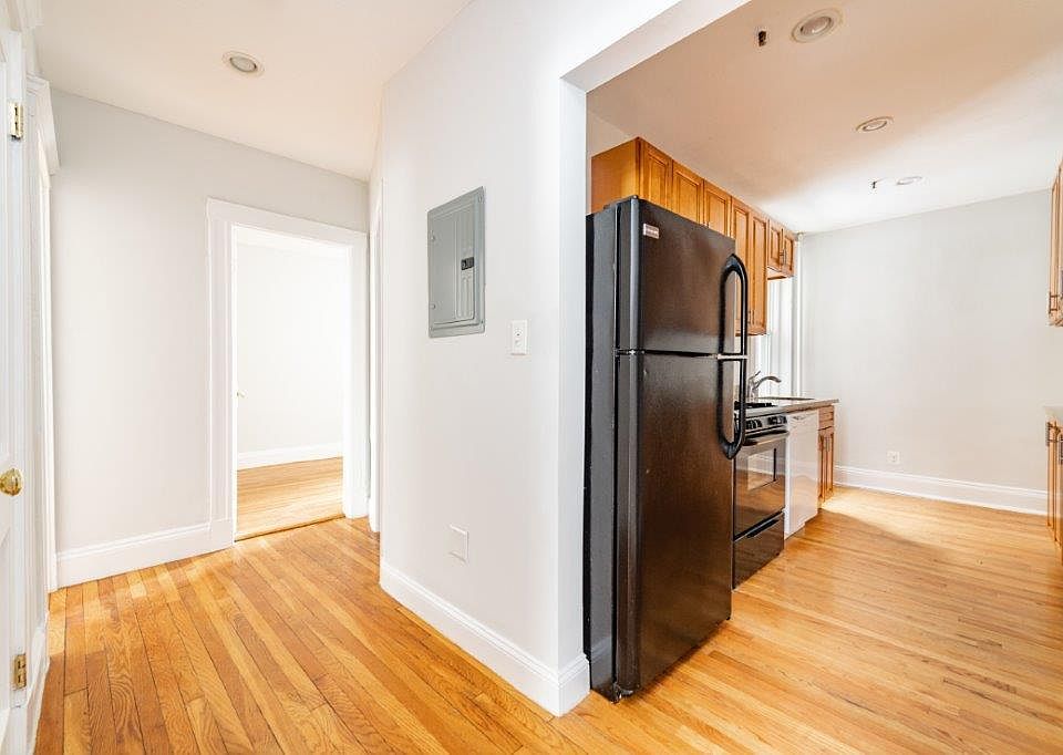 1st image of 290 Chestnut Hill Ave #5