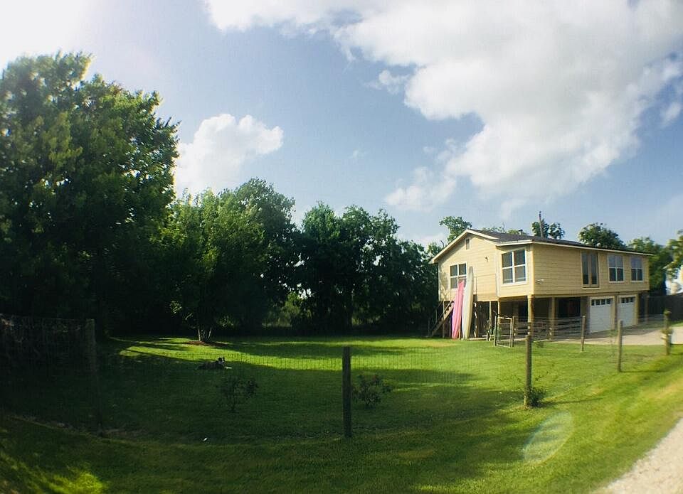 1st image of 1562 Railroad Ave