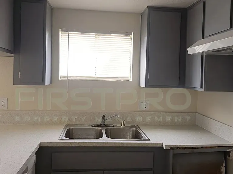 1204 W Gardena Blvd #Z — Photo 2