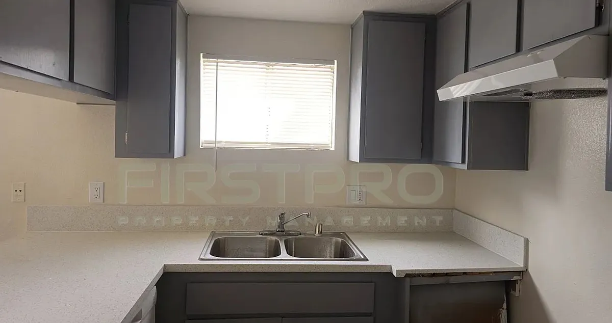Building Photo - 1204 W Gardena Blvd #Z