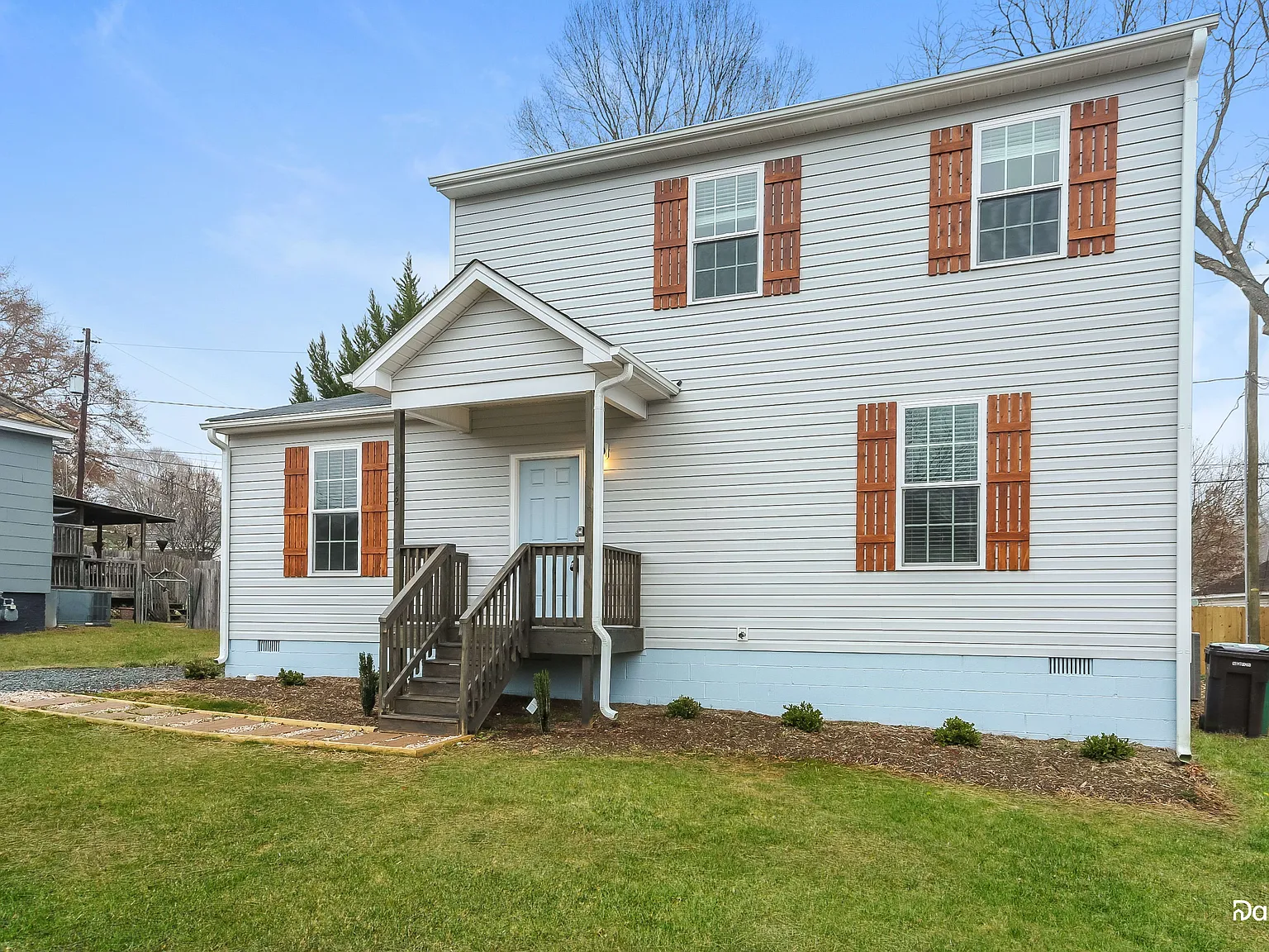 3 bed, 2.5 bath, 1807 sqft, $2,205 — Photo 2