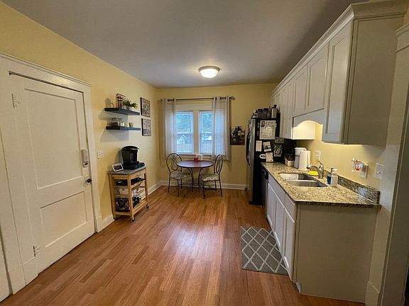 3rd image of 1586 Winton Ave