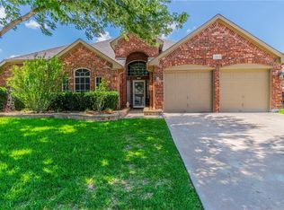 511 E Lynn Creek Dr, Arlington, TX 76002