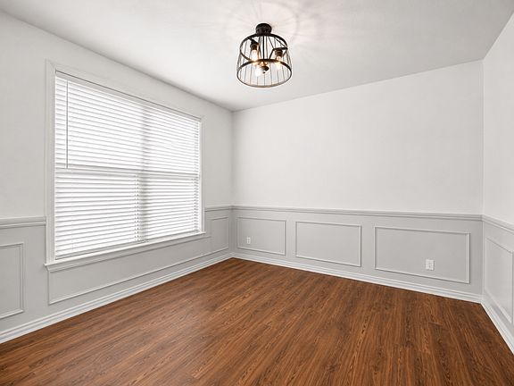 4th image of 326 Fox Hollow Dr